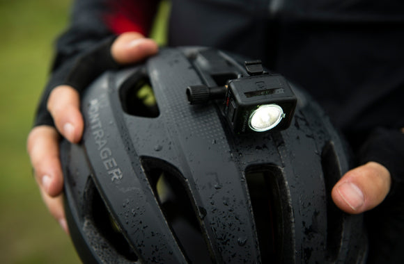 Radfahren im Regen: Helmlampen