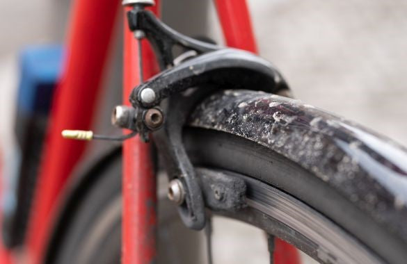 Prüfung der Fahrrad-Bremsen auf Verschleiß