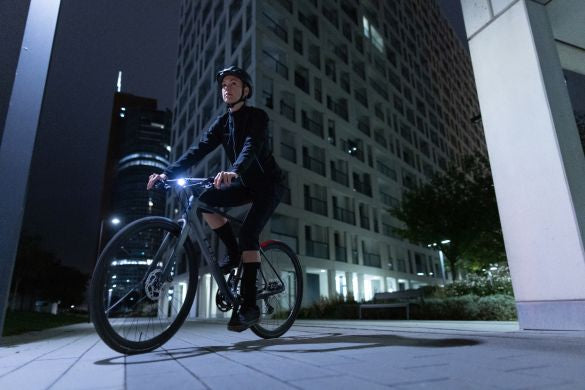 Fahrrad mit Beleuchtung bei Nacht