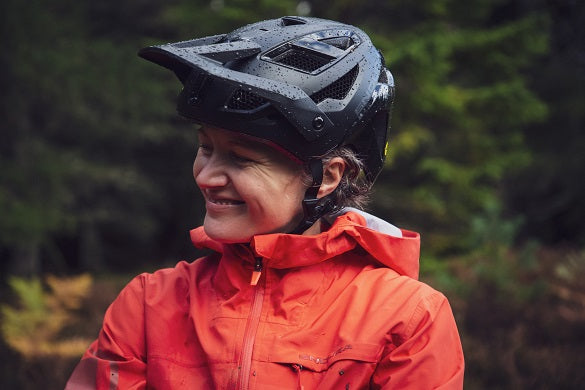 Radfahren im Regen: Regenbekleidung für Mountainbike-Touren